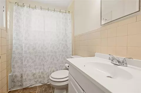 Bath - 262 E Main St, Rutledge, GA 30663 photo 3 of 3