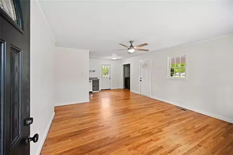 Living - 262 E Main St, Rutledge, GA 30663 photo 1 of 4