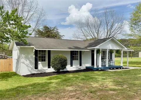 Exterior - 262 E Main St, Rutledge, GA 30663 photo 3 of 12