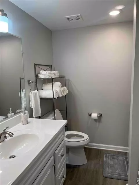 Bath - 1235 Riverside Dr #H2, Gainesville, GA 30501 photo 2 of 2