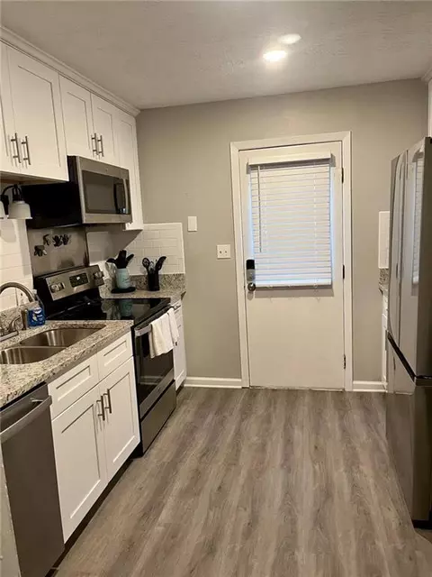 Kitchen - 1235 Riverside Dr #H2, Gainesville, GA 30501 photo 1 of 2