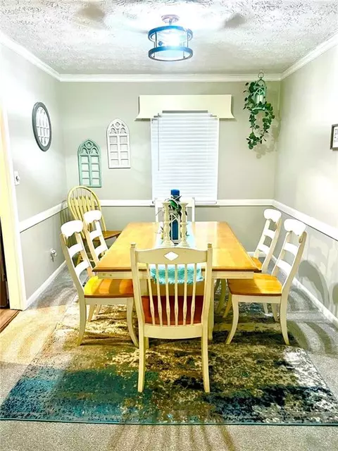 Dining - 1235 Riverside Dr #H2, Gainesville, GA 30501 photo 1 of 1