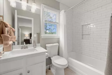 Bath - 65 Oakhurst Leaf Dr, Milton, GA 30004 photo 6 of 7