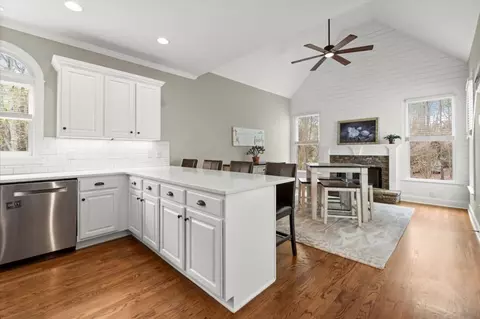 Kitchen - 65 Oakhurst Leaf Dr, Milton, GA 30004 photo 6 of 7