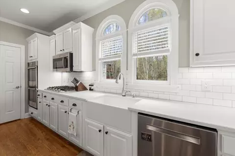 Kitchen - 65 Oakhurst Leaf Dr, Milton, GA 30004 photo 3 of 7