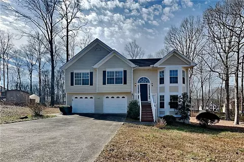 1550 Royale Castle Dr, Lawrenceville, GA 30043