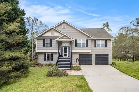 125 Bombay Ln, Grantville, GA 30220