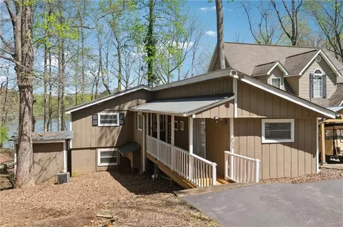 6609 Lakeshore Dr, Gainesville, GA 30506