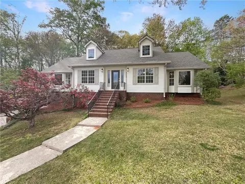 8608 Creekview Ct, Douglasville, GA 30135