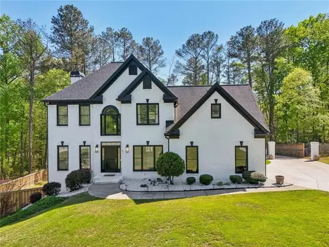 1961 Flowering Dr, Grayson, GA 30017