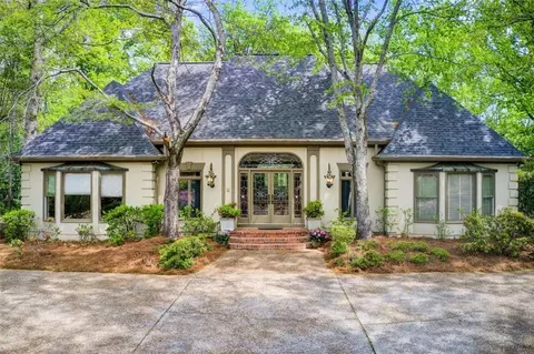 305 Heards Ferry Rd, Atlanta, GA 30328