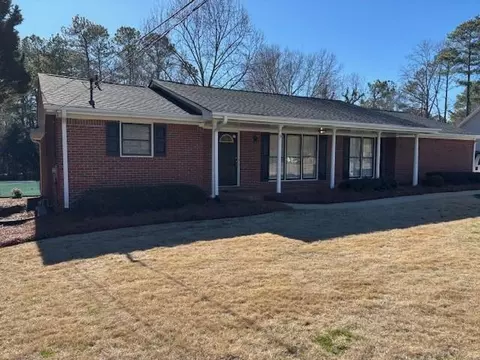 2533 Whispering Pines Dr, Grayson, GA 30017