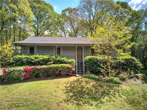 5534 Blackhawk Dr, Acworth, GA 30102
