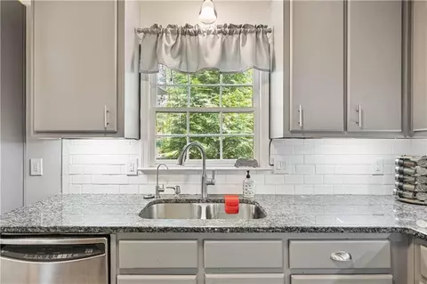 Kitchen - 3988 Centennial Trl, Duluth, GA 30096 photo 3 of 4