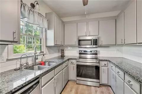 Kitchen - 3988 Centennial Trl, Duluth, GA 30096 photo 2 of 4