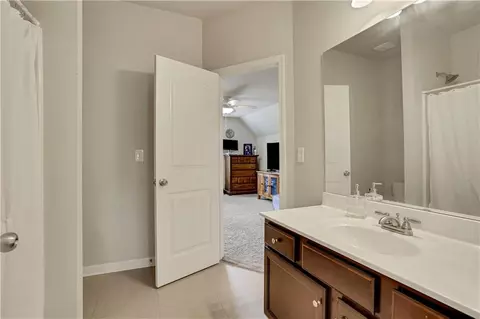 Bath - 220 Jackson Ave, Braselton, GA 30517 photo 3 of 3