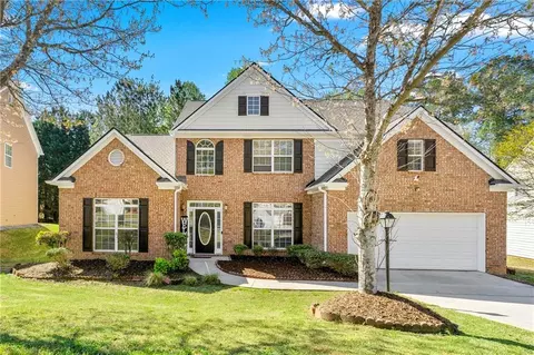 3889 Elm Trace Dr, Loganville, GA 30052
