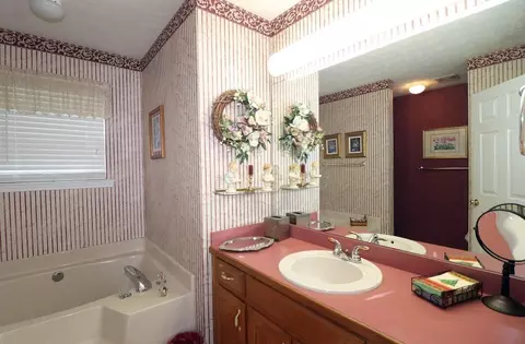 Bath - 3753 Maple Forge Ln, Gainesville, GA 30504 photo 1 of 3
