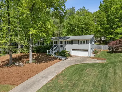 2574 Warwick Dr, Marietta, GA 30062