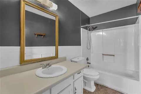 Bath - 2981 W Point Rd W, Lagrange, GA 30240 photo 1 of 3