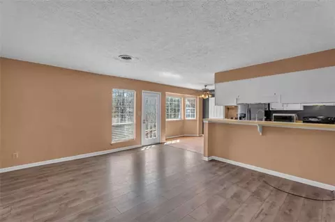 Living - 2981 W Point Rd W, Lagrange, GA 30240 photo 3 of 6