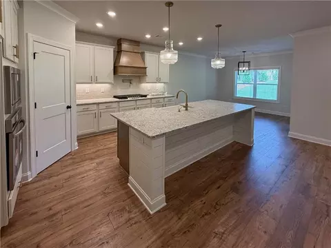 Kitchen - 700 Belle Vis, Monroe, GA 30656 photo 2 of 4
