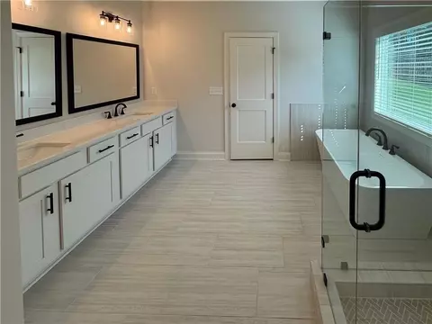 Bath - 700 Belle Vis, Monroe, GA 30656 photo 3 of 4