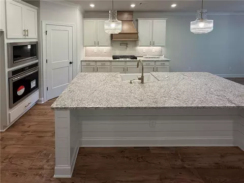 Kitchen - 700 Belle Vis, Monroe, GA 30656 photo 3 of 4
