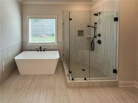 Bath - 700 Belle Vis, Monroe, GA 30656 photo 2 of 4
