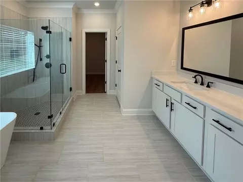 Bath - 700 Belle Vis, Monroe, GA 30656 photo 1 of 4