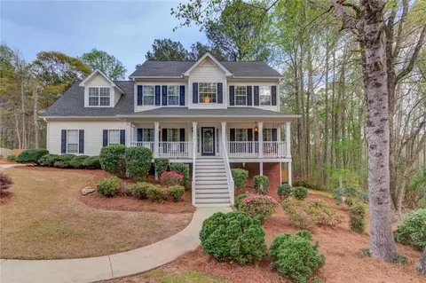 657 Swans Landing Dr, Dacula, GA 30019