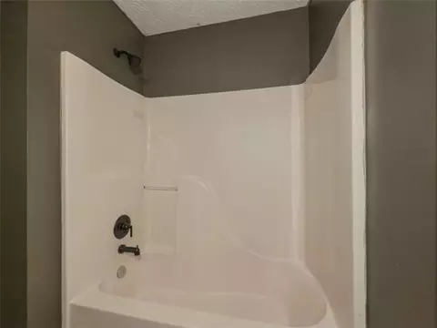 Bath - 175 Stoneview Cir, Covington, GA 30016 photo 2 of 3