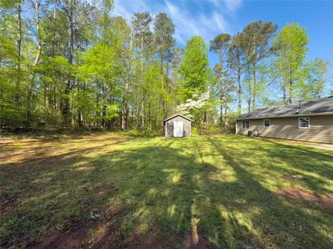 Exterior - 175 Stoneview Cir, Covington, GA 30016 photo 5 of 9