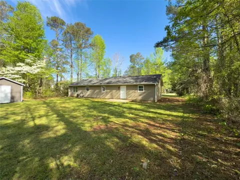 Exterior - 175 Stoneview Cir, Covington, GA 30016 photo 6 of 9