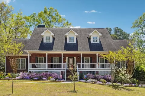 255 Helens Manor Dr, Lawrenceville, GA 30045