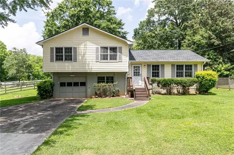 4424 Robinson St, Acworth, GA 30101