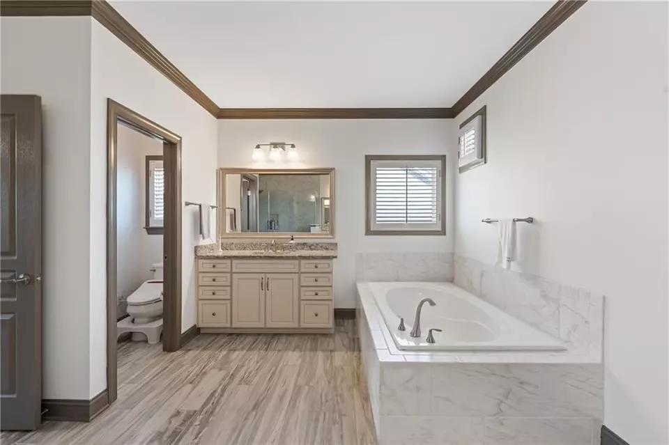 Bath - 4241 Woodward Walk Ln, Suwanee, GA 30024 photo 4 of 4