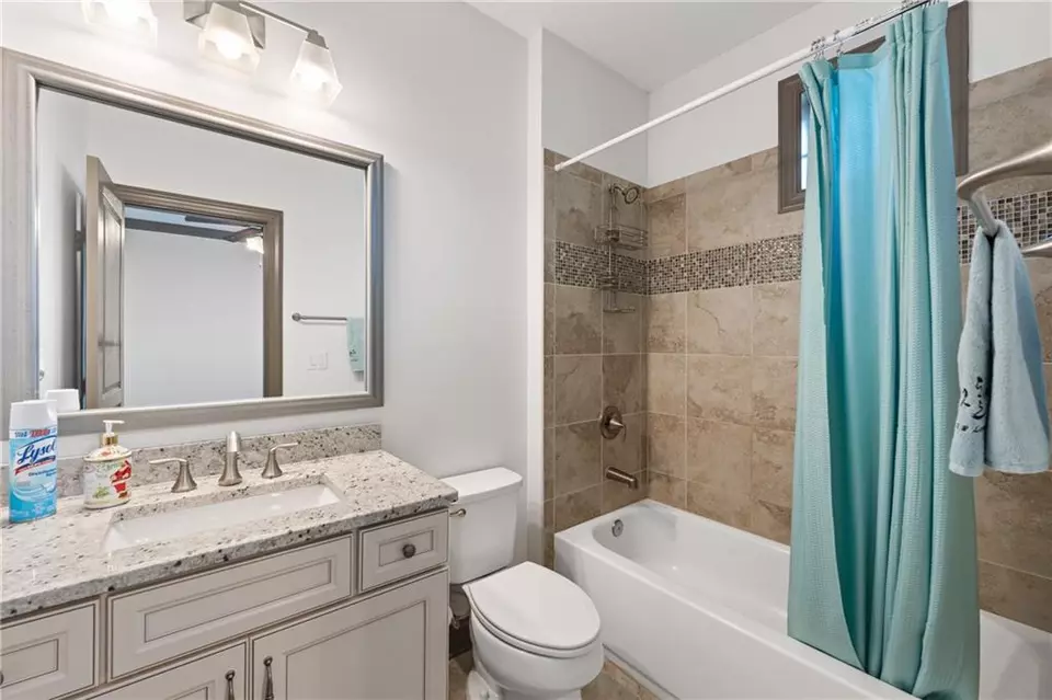 Bath - 4241 Woodward Walk Ln, Suwanee, GA 30024 photo 3 of 4
