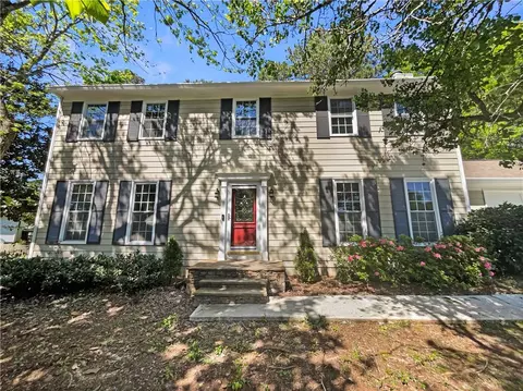 2907 Clearbrook Dr, Marietta, GA 30068
