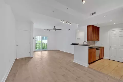 1075 Peachtree Walk NE #A421, Atlanta, GA 30309