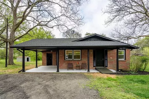 80 E Howard St, Kingston, GA 30145