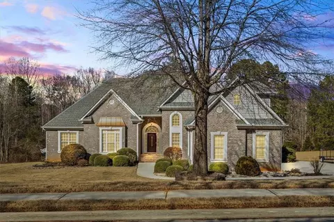 135 Antoinette Ave, Mcdonough, GA 30252