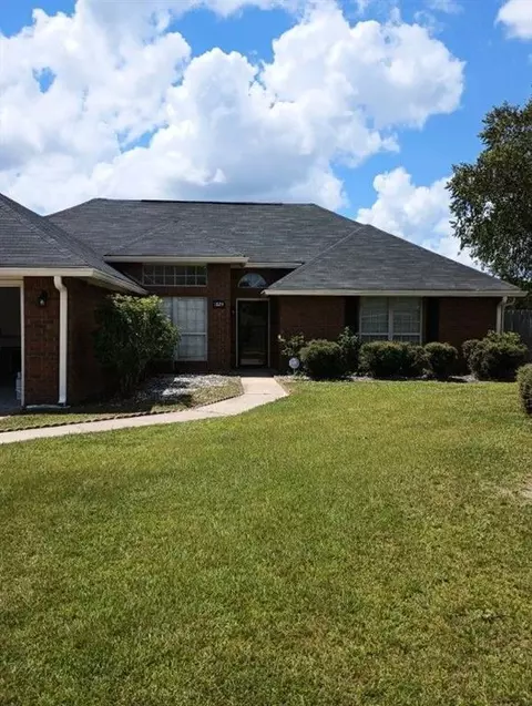 1824 Lawnwoods Dr, Hinesville, GA 31313