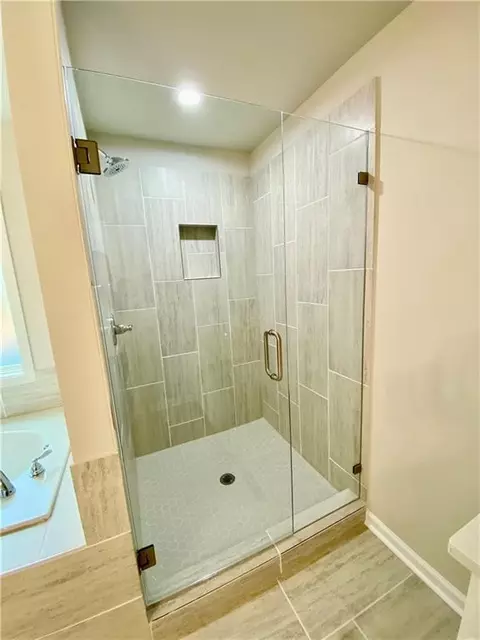 Bath - 176 Meadows Dr, Bethlehem, GA 30620 photo 4 of 6