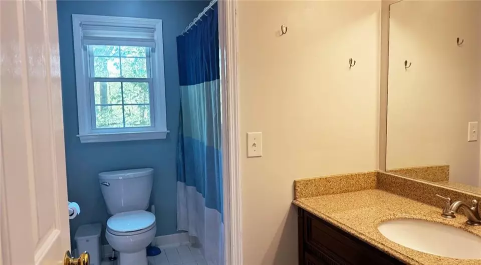 Bath - 2270 Fenwick Pointe SW, Marietta, GA 30064 photo 5 of 5