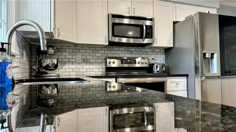 Kitchen - 2270 Fenwick Pointe SW, Marietta, GA 30064 photo 4 of 4