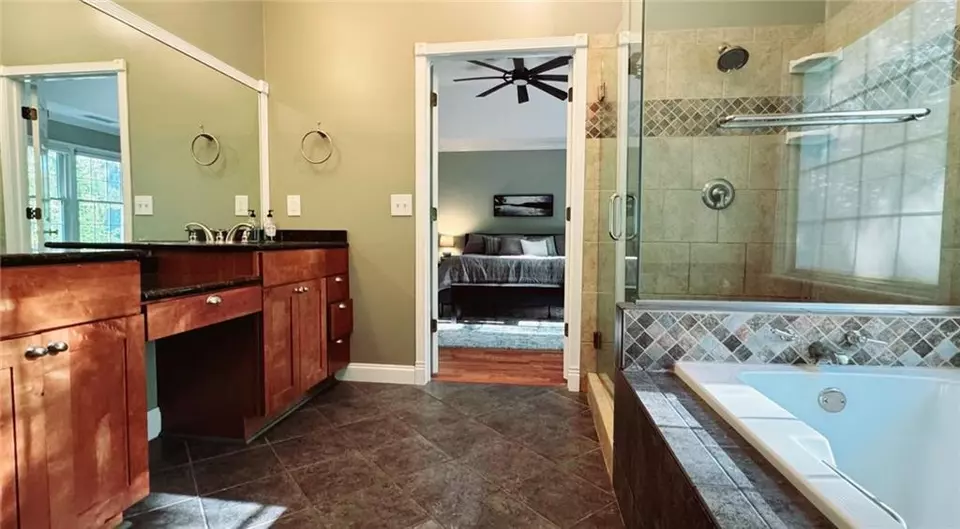 Bath - 2270 Fenwick Pointe SW, Marietta, GA 30064 photo 3 of 5