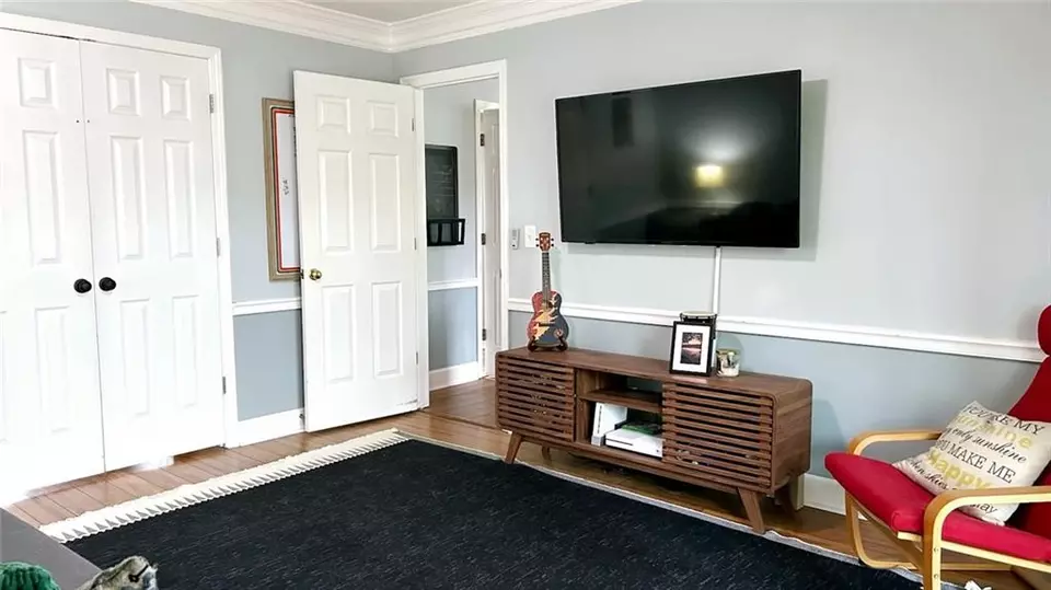 Living - 2270 Fenwick Pointe SW, Marietta, GA 30064 photo 2 of 2