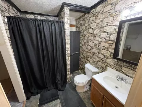 Bath - 197 Boyd Valley Rd, Rome, GA 30161 photo 2 of 2
