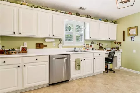 Kitchen - 117 Azalea Dr, Winder, GA 30680 photo 4 of 6